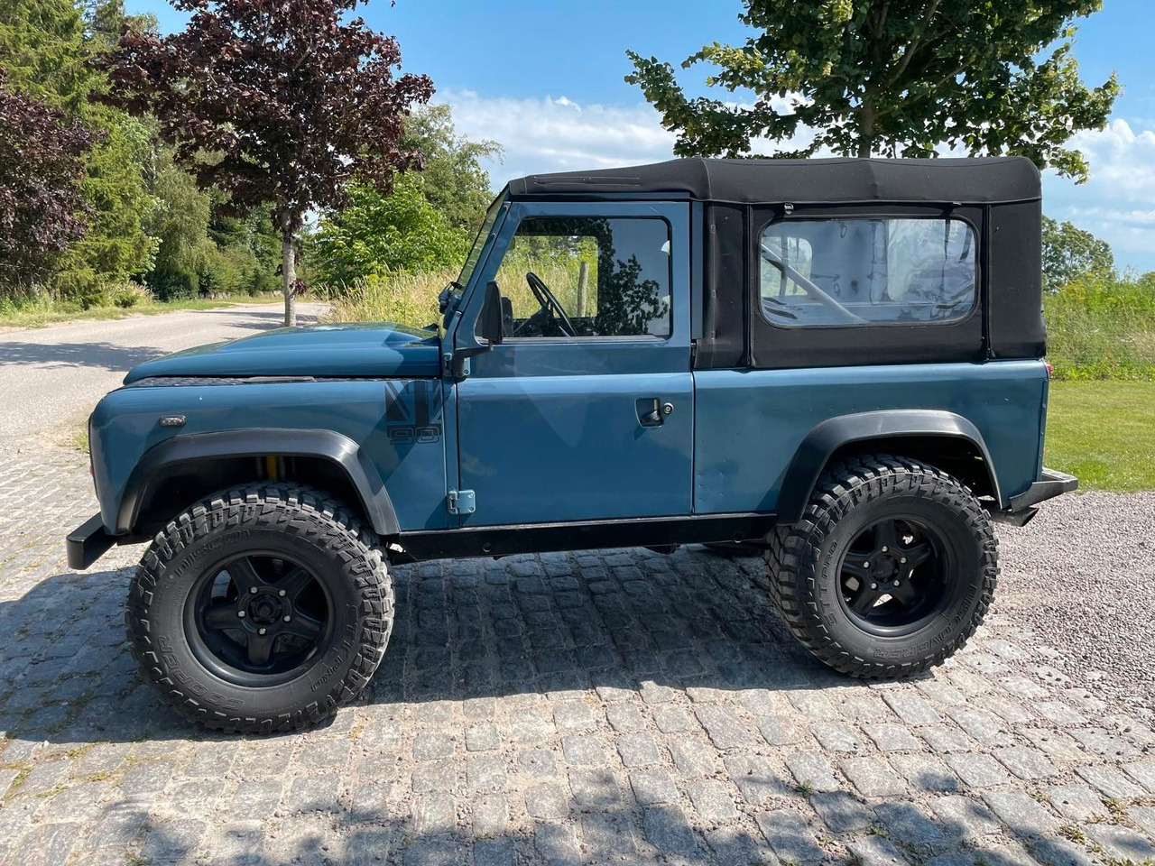 Land Rover LR Defender 90 Soft Top V8 Automatic 60000 brutt Land Rover LR Defender 90 SoftTop V8 Automatic - Pick-up: zdjęcie 2 Land Rover LR Defender 90 Soft Top V8 Automatic 60000 brutt Land Rover LR Defender 90 SoftTop V8 Automatic - Pick-up: zdjęcie 2
