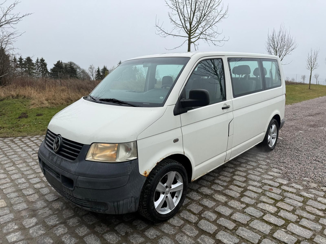 Volkswagen T5 Transporter 1.9 TDI *9 Sitze * 3900 € - Mikrobus: zdjęcie 2 Volkswagen T5 Transporter 1.9 TDI *9 Sitze * 3900 € - Mikrobus: zdjęcie 2
