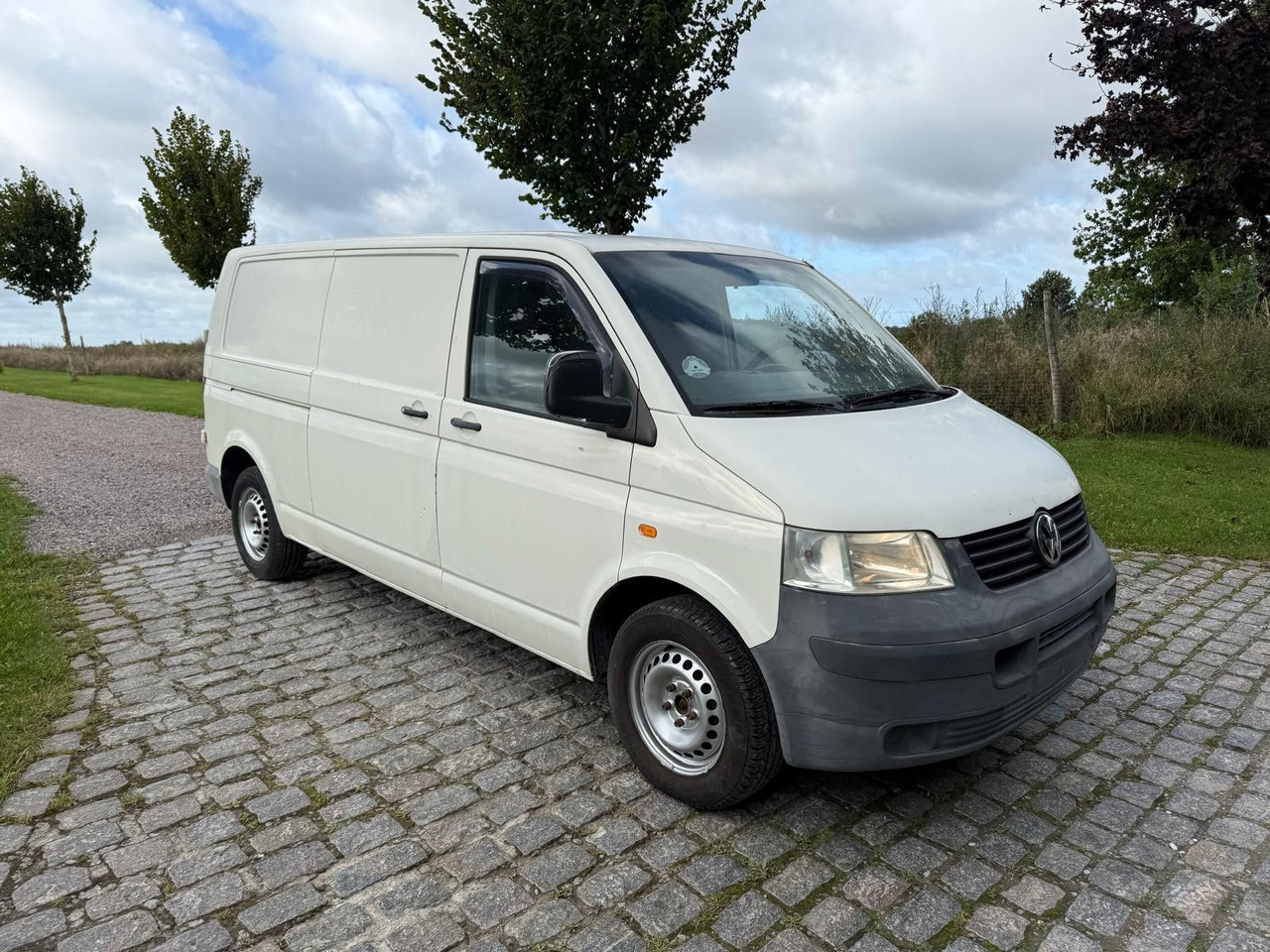 Volkswagen T5 Transporter 2.5 TDI Kasten lang *2500 € - Mały samochód dostawczy: zdjęcie 1 Volkswagen T5 Transporter 2.5 TDI Kasten lang *2500 € - Mały samochód dostawczy: zdjęcie 1
