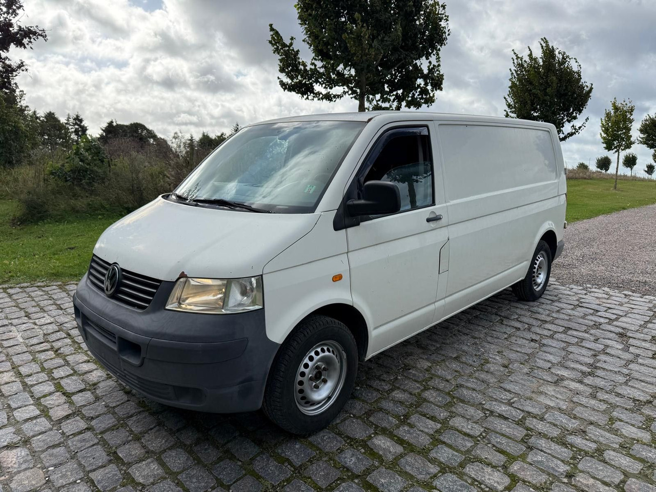 Volkswagen T5 Transporter 2.5 TDI Kasten lang *2500 € - Mały samochód dostawczy: zdjęcie 2 Volkswagen T5 Transporter 2.5 TDI Kasten lang *2500 € - Mały samochód dostawczy: zdjęcie 2