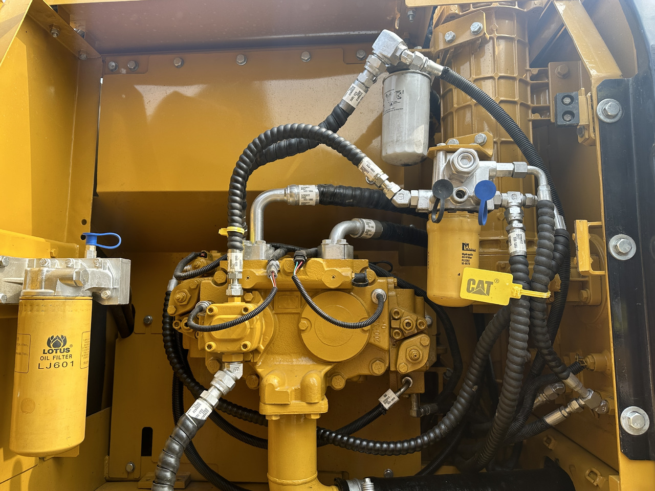 CATERPILLAR 320D2 - Koparka gąsienicowa: zdjęcie 5 CATERPILLAR 320D2 - Koparka gąsienicowa: zdjęcie 5