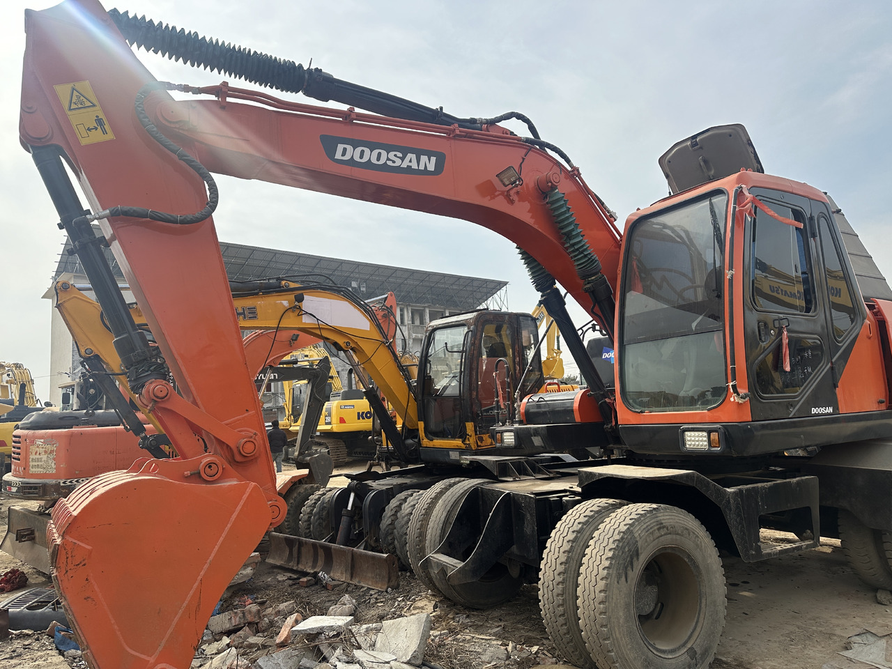 DOOSAN 150W - Koparka kołowa: zdjęcie 2 DOOSAN 150W - Koparka kołowa: zdjęcie 2