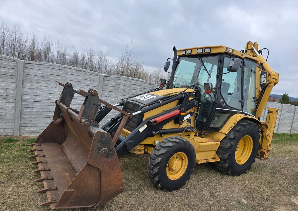 Caterpillar - Koparko-ładowarka: zdjęcie 1 Caterpillar - Koparko-ładowarka: zdjęcie 1