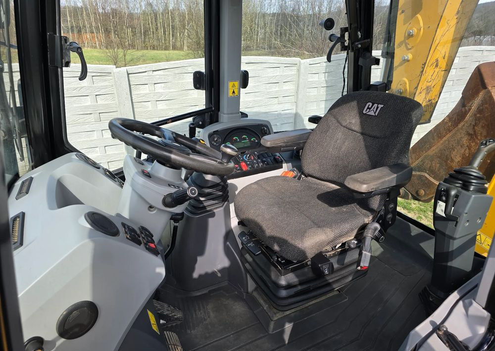 Caterpillar - Koparko-ładowarka: zdjęcie 3 Caterpillar - Koparko-ładowarka: zdjęcie 3