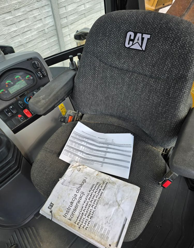 Caterpillar - Koparko-ładowarka: zdjęcie 2 Caterpillar - Koparko-ładowarka: zdjęcie 2