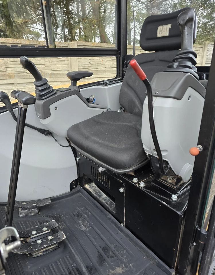 Caterpillar - Minikoparka: zdjęcie 3 Caterpillar - Minikoparka: zdjęcie 3