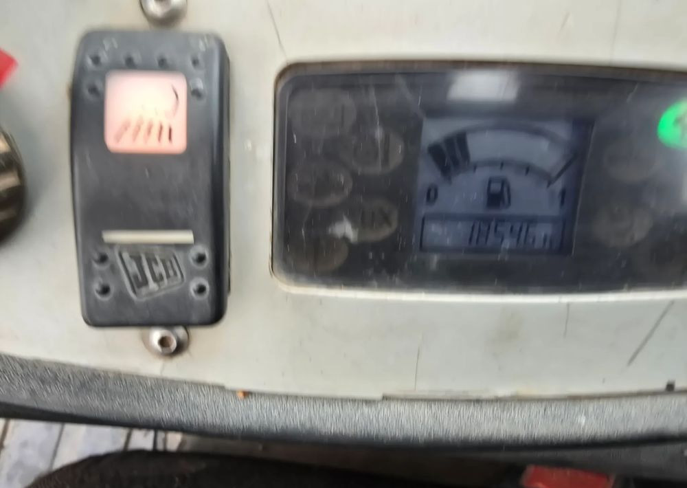 JCB - Minikoparka: zdjęcie 4 JCB - Minikoparka: zdjęcie 4