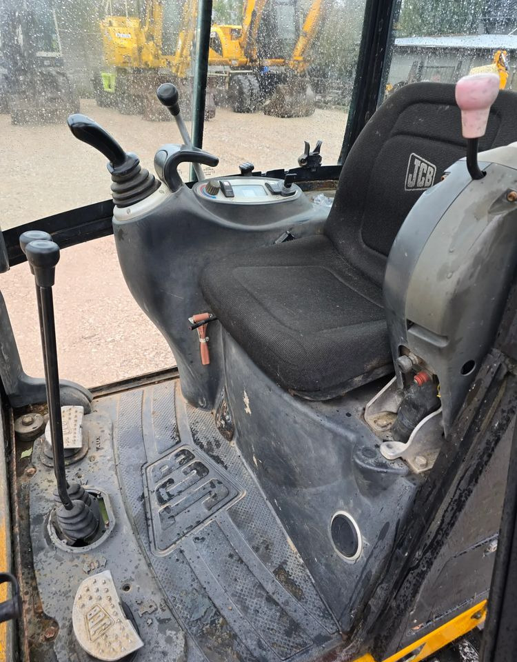 JCB - Minikoparka: zdjęcie 3 JCB - Minikoparka: zdjęcie 3