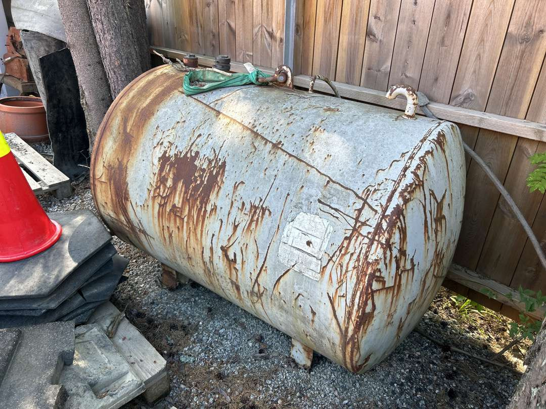 Diesel tank 1000 liter - Wyposażenie garażu/ Warsztatów: zdjęcie 1 Diesel tank 1000 liter - Wyposażenie garażu/ Warsztatów: zdjęcie 1