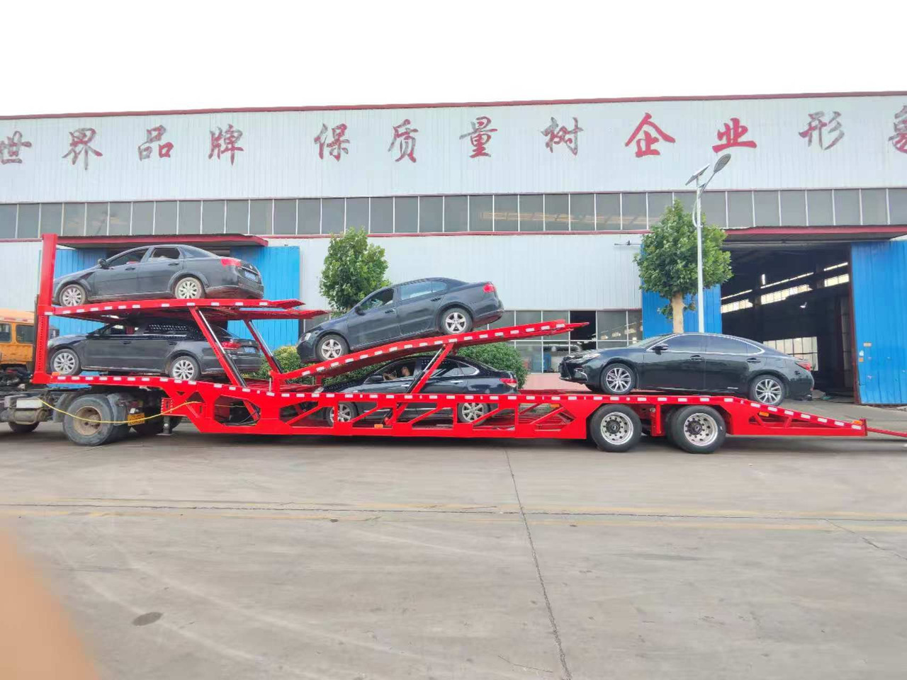 Naczepa do przewozu samochodów : zdjęcie 1