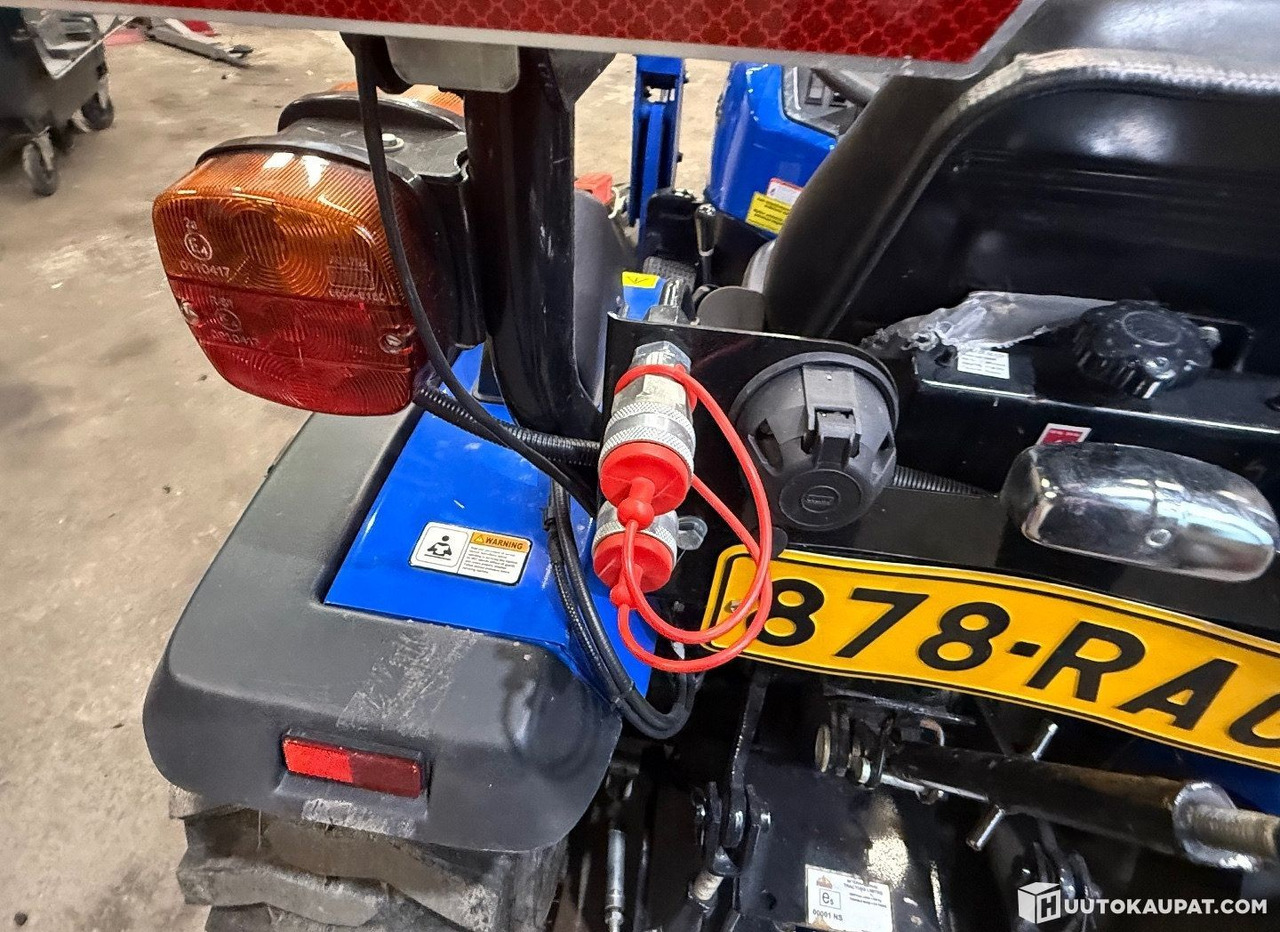 Solis 26 4WD 6+2 with front loader, 2023, 1.3 L, Diesel, 241 h, Helsinki - Mini traktor: zdjęcie 5 Solis 26 4WD 6+2 with front loader, 2023, 1.3 L, Diesel, 241 h, Helsinki - Mini traktor: zdjęcie 5