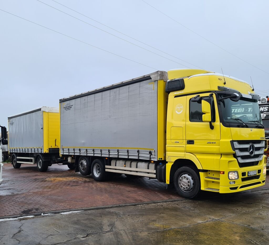 Schmitz Cargobull WIELTON - Przyczepa z plandeką: zdjęcie 1 Schmitz Cargobull WIELTON - Przyczepa z plandeką: zdjęcie 1