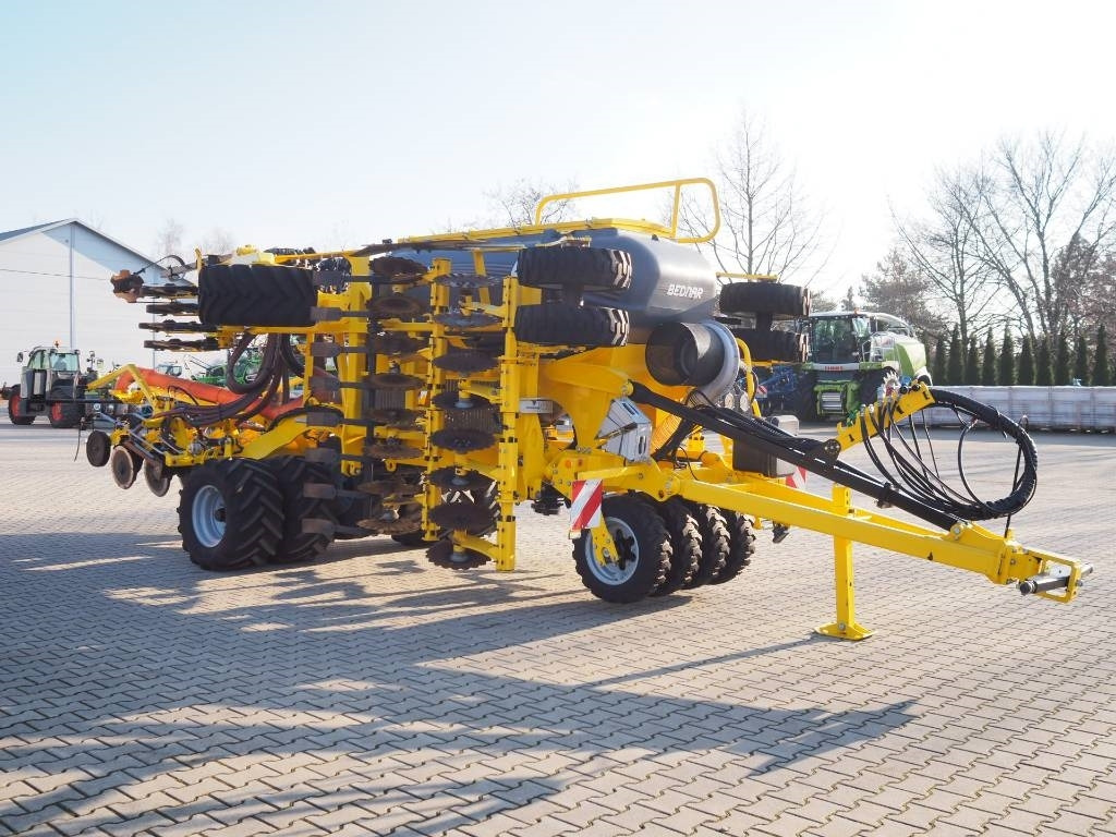 Bednar OMEGA OO 4000L - Agregat uprawowo-siewny: zdjęcie 5 Bednar OMEGA OO 4000L - Agregat uprawowo-siewny: zdjęcie 5