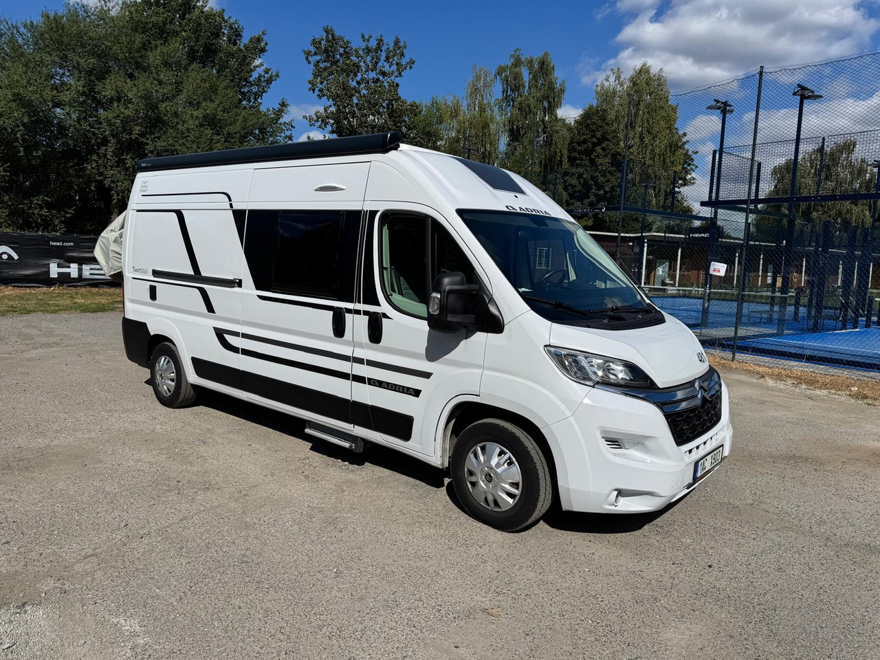 ADRIA Twin 600 SP - Kampervan: zdjęcie 1 ADRIA Twin 600 SP - Kampervan: zdjęcie 1
