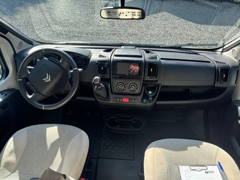 CARADO T447 PRO+ , camera, radio, awning, bike holder, LPG, ALU - Kamper półintegra: zdjęcie 5 CARADO T447 PRO+ , camera, radio, awning, bike holder, LPG, ALU - Kamper półintegra: zdjęcie 5