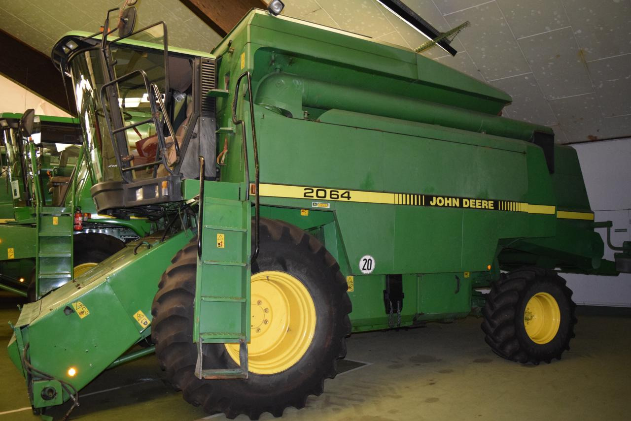 John Deere 2064 - Kombajn zbożowy: zdjęcie 4 John Deere 2064 - Kombajn zbożowy: zdjęcie 4