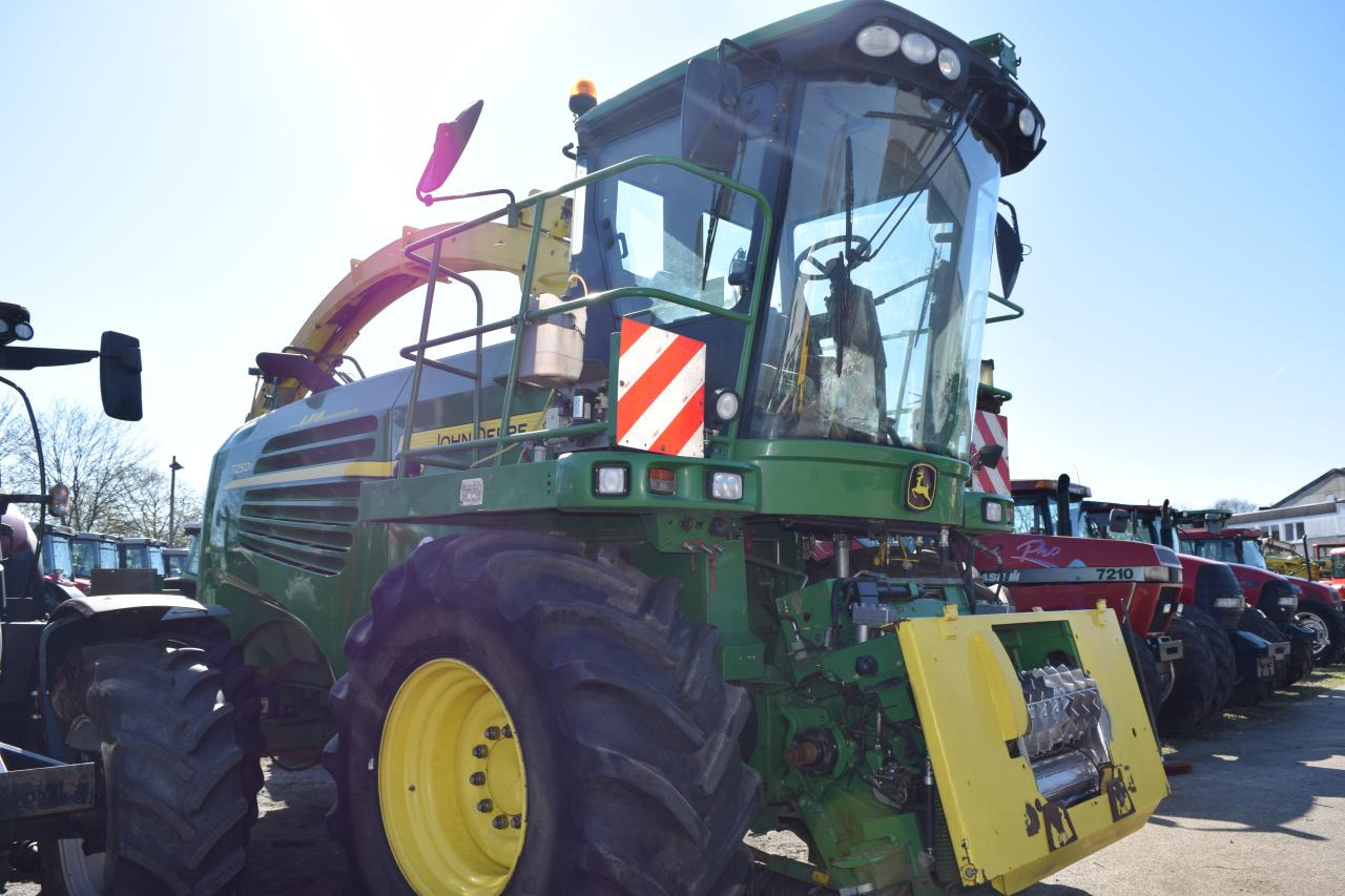 John Deere 7250 i - Sieczkarnia: zdjęcie 2 John Deere 7250 i - Sieczkarnia: zdjęcie 2