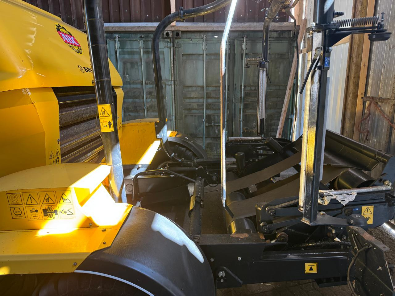 New Holland Rooll Baler 125 Combi - Prasa rolująca: zdjęcie 3 New Holland Rooll Baler 125 Combi - Prasa rolująca: zdjęcie 3