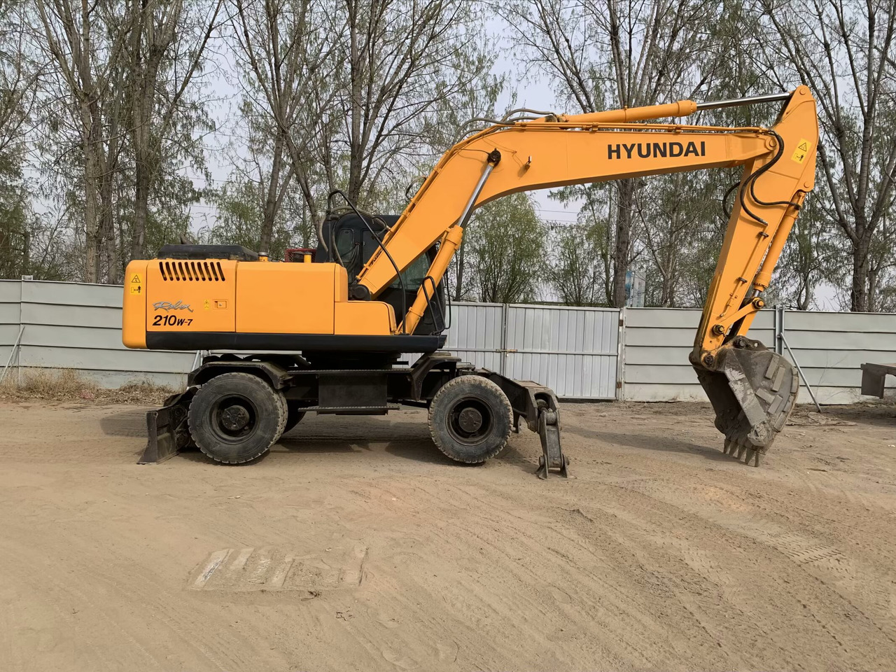 Hyundai R210W-7 - Koparka kołowa: zdjęcie 2 Hyundai R210W-7 - Koparka kołowa: zdjęcie 2