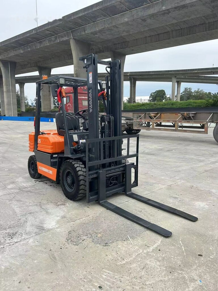 Toyota FD25 - Wózek widłowy diesel: zdjęcie 3 Toyota FD25 - Wózek widłowy diesel: zdjęcie 3