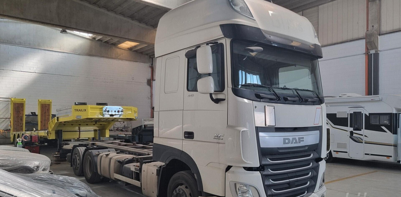 DAF XF 440 Euro 6 - Full Pneumatico - 2015 - Ciężarówka kontenerowiec/ System wymienny: zdjęcie 4 DAF XF 440 Euro 6 - Full Pneumatico - 2015 - Ciężarówka kontenerowiec/ System wymienny: zdjęcie 4