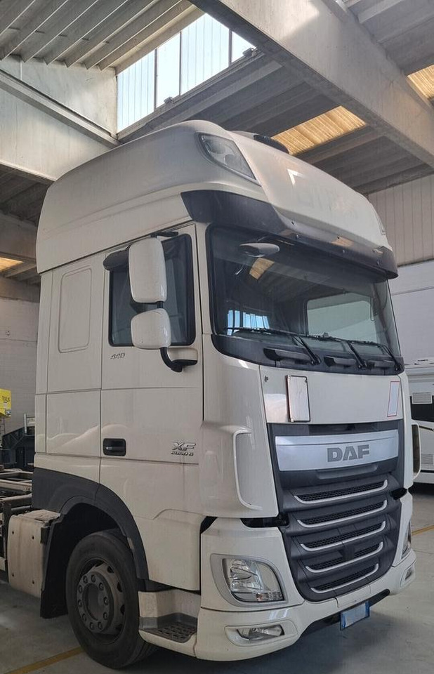 DAF XF 440 Euro 6 - Full Pneumatico - 2015 - Ciężarówka kontenerowiec/ System wymienny: zdjęcie 2 DAF XF 440 Euro 6 - Full Pneumatico - 2015 - Ciężarówka kontenerowiec/ System wymienny: zdjęcie 2