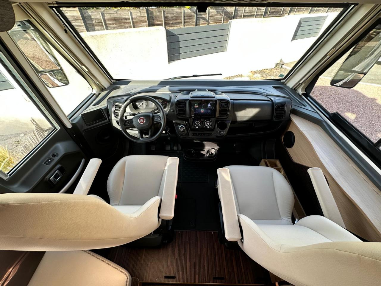 MC LOUIS NEVIS 281 - Kamper integra: zdjęcie 5 MC LOUIS NEVIS 281 - Kamper integra: zdjęcie 5