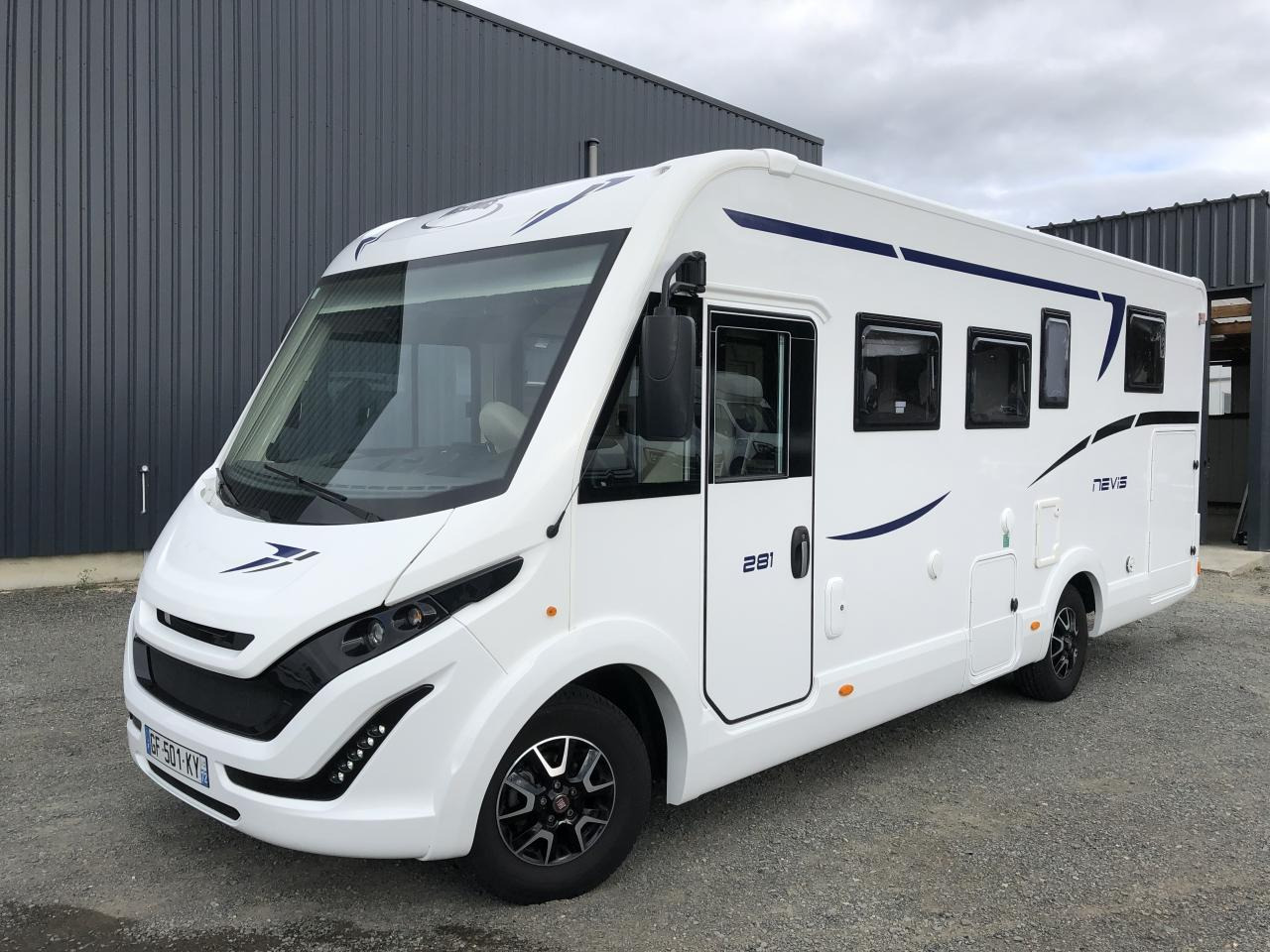 MC LOUIS NEVIS 281 - Kamper integra: zdjęcie 1 MC LOUIS NEVIS 281 - Kamper integra: zdjęcie 1