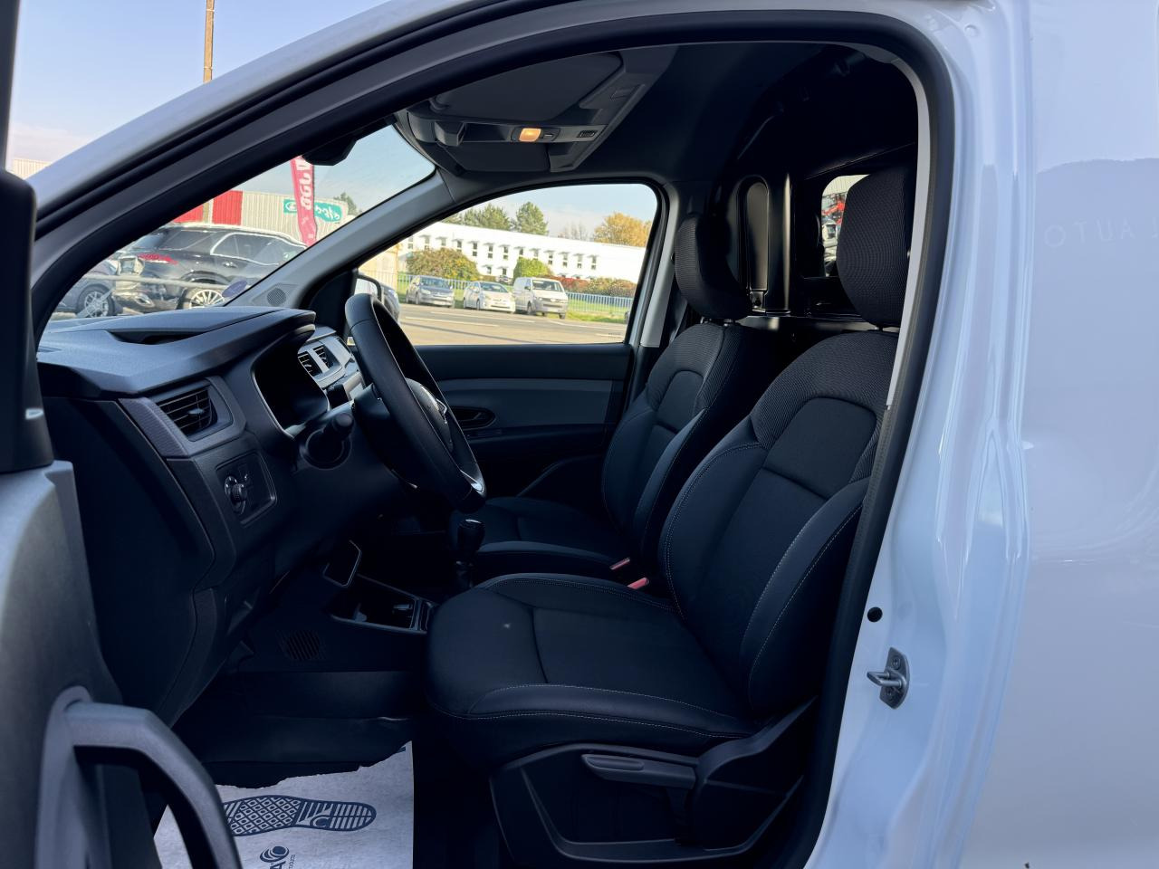 RENAULT EXPRESS 1.5 DCI 95CH CONFORT - Furgon: zdjęcie 4 RENAULT EXPRESS 1.5 DCI 95CH CONFORT - Furgon: zdjęcie 4