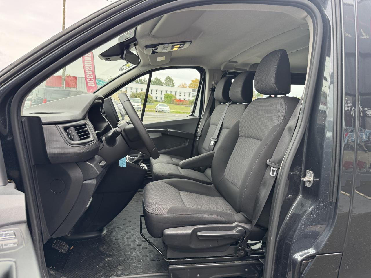 RENAULT Trafic L2 2.0 Energy dCi - 150 - S&S III COMBI Combi Zen L2H1 PHASE 3 - Mikrobus: zdjęcie 4 RENAULT Trafic L2 2.0 Energy dCi - 150 - S&S III COMBI Combi Zen L2H1 PHASE 3 - Mikrobus: zdjęcie 4