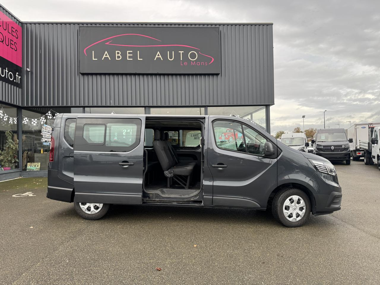 RENAULT Trafic L2 2.0 Energy dCi - 150 - S&S III COMBI Combi Zen L2H1 PHASE 3 - Mikrobus: zdjęcie 1 RENAULT Trafic L2 2.0 Energy dCi - 150 - S&S III COMBI Combi Zen L2H1 PHASE 3 - Mikrobus: zdjęcie 1