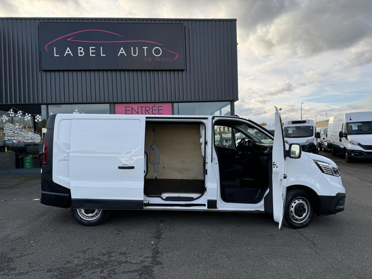 RENAULT Trafic L2H1 3000 Kg 2.0 Blue dCi - 130 III FOURGON Fourgon Grand Confort L2H1 PHASE 3 - Furgon: zdjęcie 1 RENAULT Trafic L2H1 3000 Kg 2.0 Blue dCi - 130 III FOURGON Fourgon Grand Confort L2H1 PHASE 3 - Furgon: zdjęcie 1