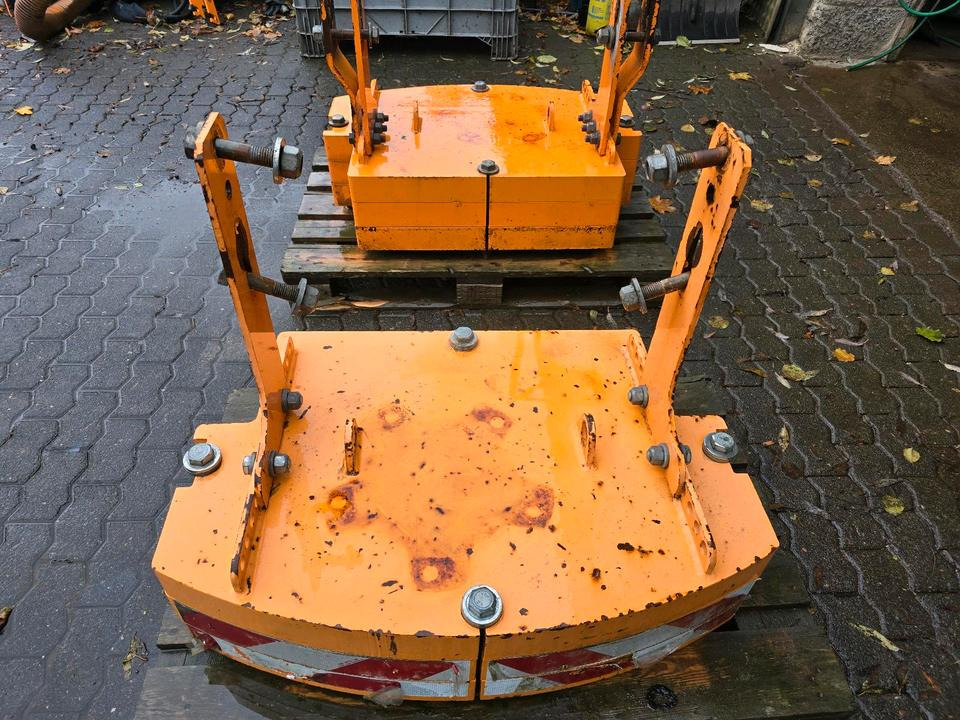 Heckgewicht Unimog 405 U400 U 300 500 400 318 423 427 429 430 530 527 535 Kontergewicht Mulag Mähausleger Böschungsmulcher Dücker - Przeciwwaga: zdjęcie 4 Heckgewicht Unimog 405 U400 U 300 500 400 318 423 427 429 430 530 527 535 Kontergewicht Mulag Mähausleger Böschungsmulcher Dücker - Przeciwwaga: zdjęcie 4