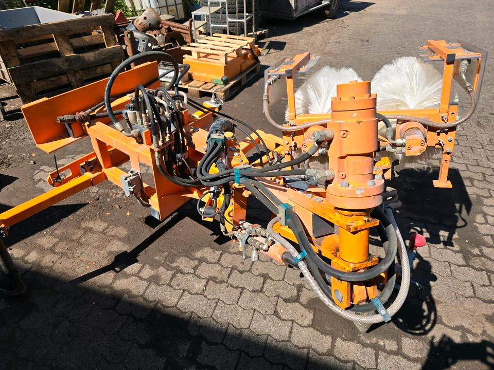 Leitpfostenwaschgerät WV 3-L Wassenberg Schmidt Drutzel für Unimog 405 U290 300 400 500 427 424 318 218 430 Leitpfosten - Szczotka: zdjęcie 3 Leitpfostenwaschgerät WV 3-L Wassenberg Schmidt Drutzel für Unimog 405 U290 300 400 500 427 424 318 218 430 Leitpfosten - Szczotka: zdjęcie 3