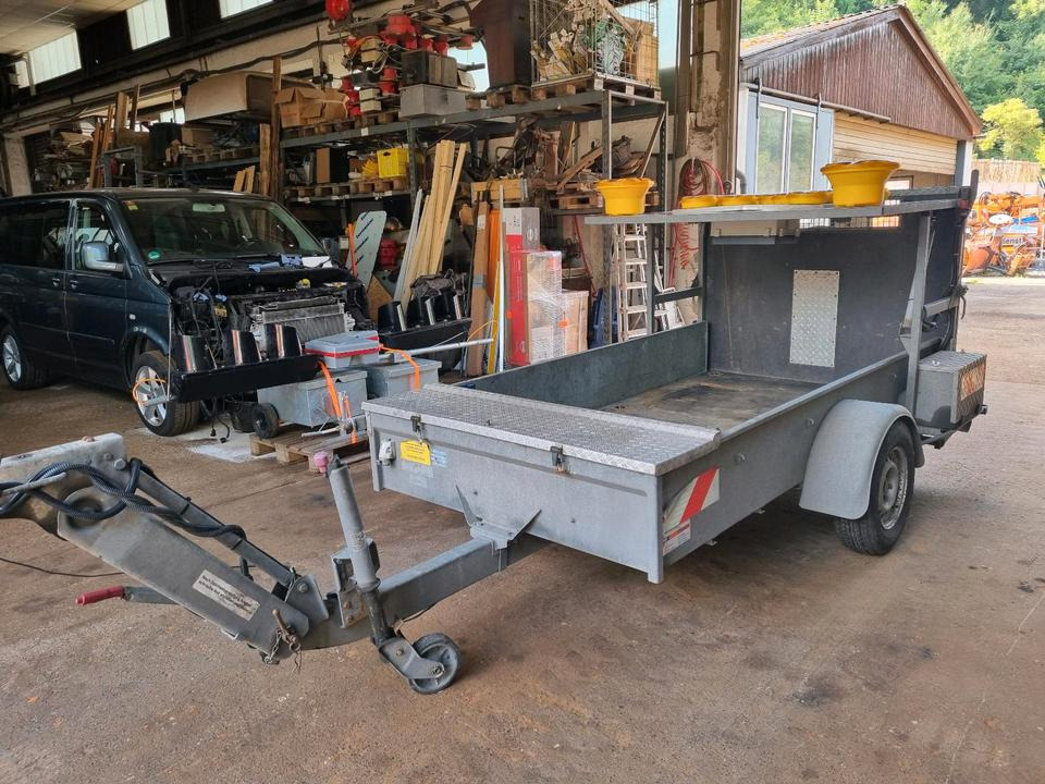 Mersch Absperrtafel Nissen VZ 616 B3 LED Ausführung Auffahrampe Verkehrsleittafel Verkehrsleitanhänger Verkehrssicherungsanhänger Horizont Trebbiner Verkehrssicherung Baustellenabsicherung Unimog Auto - Sprzęt budowlany, Przyczepa: zdjęcie 4 Mersch Absperrtafel Nissen VZ 616 B3 LED Ausführung Auffahrampe Verkehrsleittafel Verkehrsleitanhänger Verkehrssicherungsanhänger Horizont Trebbiner Verkehrssicherung Baustellenabsicherung Unimog Auto - Sprzęt budowlany, Przyczepa: zdjęcie 4