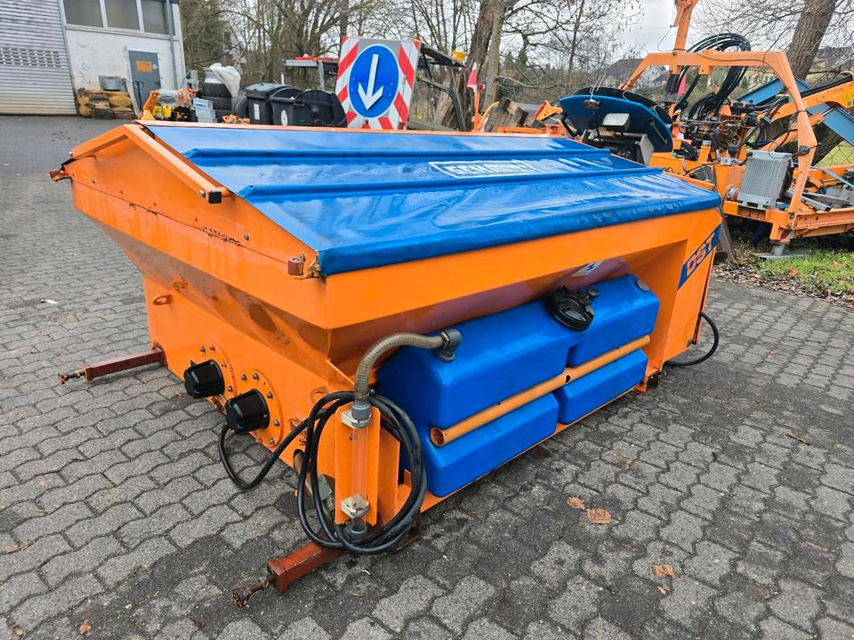 Schmidt DST25-FH 2-Kammer Salzstreuer Winterdienst Streuautomat Stratos SST MITOS Streusilo Solestreuer passend für UNIMOG 405/10 405/12 UGE UGN U300 400 500 530 430 318 423 - Rozsiewacz piasku i soli: zdjęcie 3 Schmidt DST25-FH 2-Kammer Salzstreuer Winterdienst Streuautomat Stratos SST MITOS Streusilo Solestreuer passend für UNIMOG 405/10 405/12 UGE UGN U300 400 500 530 430 318 423 - Rozsiewacz piasku i soli: zdjęcie 3