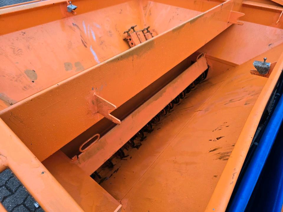 Rozsiewacz piasku i soli Schmidt DST25-FH 2-Kammer Salzstreuer Winterdienst Streuautomat Stratos SST MITOS Streusilo Solestreuer passend für UNIMOG 405/10 405/12 UGE UGN U300 400 500 530 430 318 423: zdjęcie 8 Rozsiewacz piasku i soli Schmidt DST25-FH 2-Kammer Salzstreuer Winterdienst Streuautomat Stratos SST MITOS Streusilo Solestreuer passend für UNIMOG 405/10 405/12 UGE UGN U300 400 500 530 430 318 423: zdjęcie 8