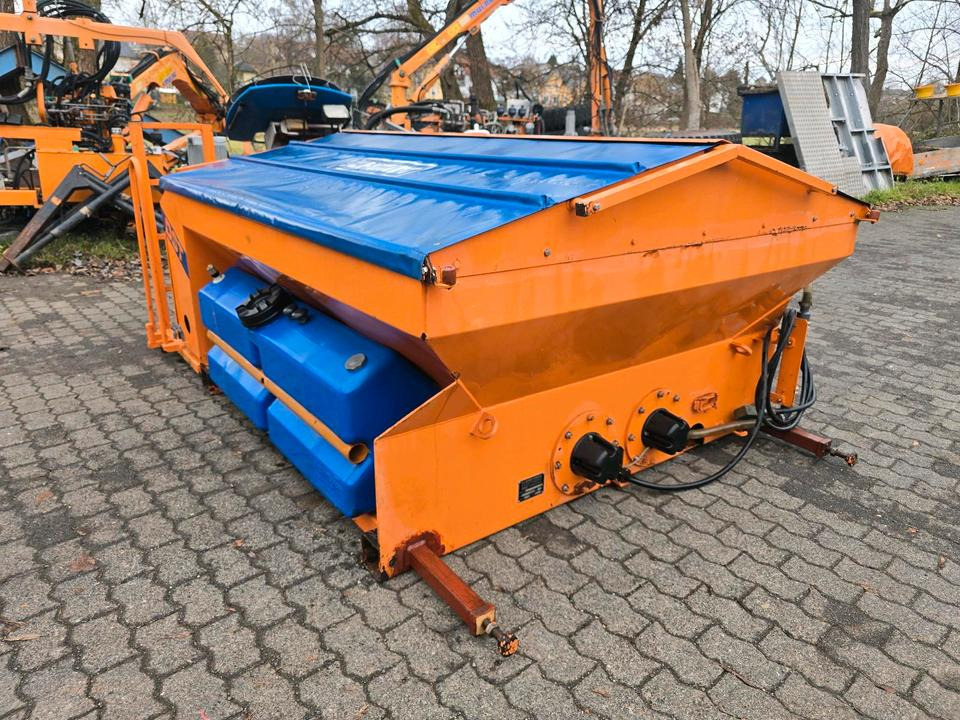 Schmidt DST25-FH 2-Kammer Salzstreuer Winterdienst Streuautomat Stratos SST MITOS Streusilo Solestreuer passend für UNIMOG 405/10 405/12 UGE UGN U300 400 500 530 430 318 423 - Rozsiewacz piasku i soli: zdjęcie 2 Schmidt DST25-FH 2-Kammer Salzstreuer Winterdienst Streuautomat Stratos SST MITOS Streusilo Solestreuer passend für UNIMOG 405/10 405/12 UGE UGN U300 400 500 530 430 318 423 - Rozsiewacz piasku i soli: zdjęcie 2