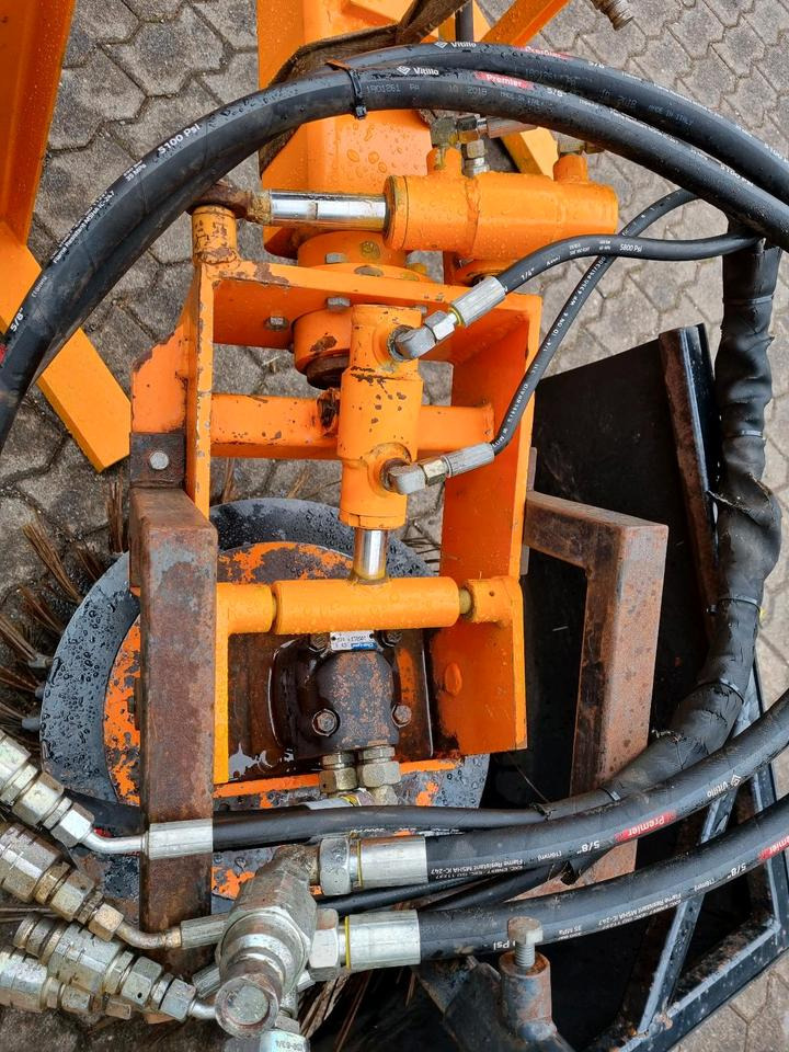 Wildkrautbürste passend für Multicar Tremo Ladog Mulag Unkrautbekämpfung Dücket Fiedler Wildkrautbesen Kehrmaschine Hansa Fendt unimog - Szczotka: zdjęcie 4 Wildkrautbürste passend für Multicar Tremo Ladog Mulag Unkrautbekämpfung Dücket Fiedler Wildkrautbesen Kehrmaschine Hansa Fendt unimog - Szczotka: zdjęcie 4