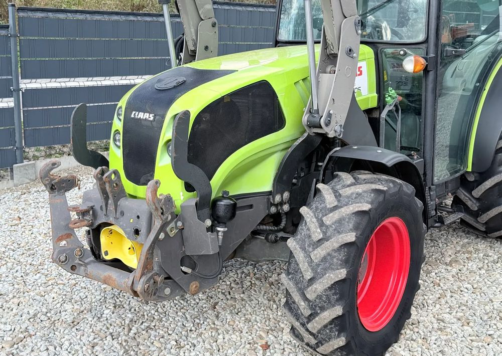 Claas * Ciągnik Traktor CLAAS 240 F NEXOS * 4x4 * Sadowniczy * Tur MX F304 * TUZ * Wałek WOM - Ciągnik rolniczy: zdjęcie 4 Claas * Ciągnik Traktor CLAAS 240 F NEXOS * 4x4 * Sadowniczy * Tur MX F304 * TUZ * Wałek WOM - Ciągnik rolniczy: zdjęcie 4