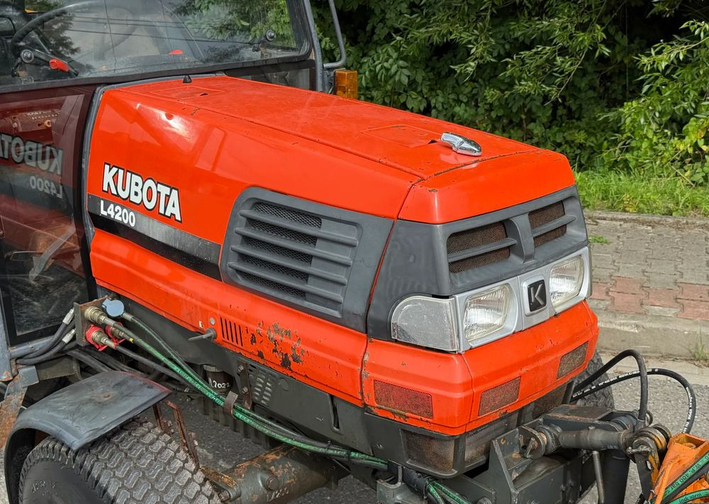 Kubota * Traktor KUBOTA L4200 * 4x4 * Pług Piaskarka * Wałek Przód Tył * Sprowadzony* Zimowe Utrzymanie - Ciągnik rolniczy: zdjęcie 5 Kubota * Traktor KUBOTA L4200 * 4x4 * Pług Piaskarka * Wałek Przód Tył * Sprowadzony* Zimowe Utrzymanie - Ciągnik rolniczy: zdjęcie 5