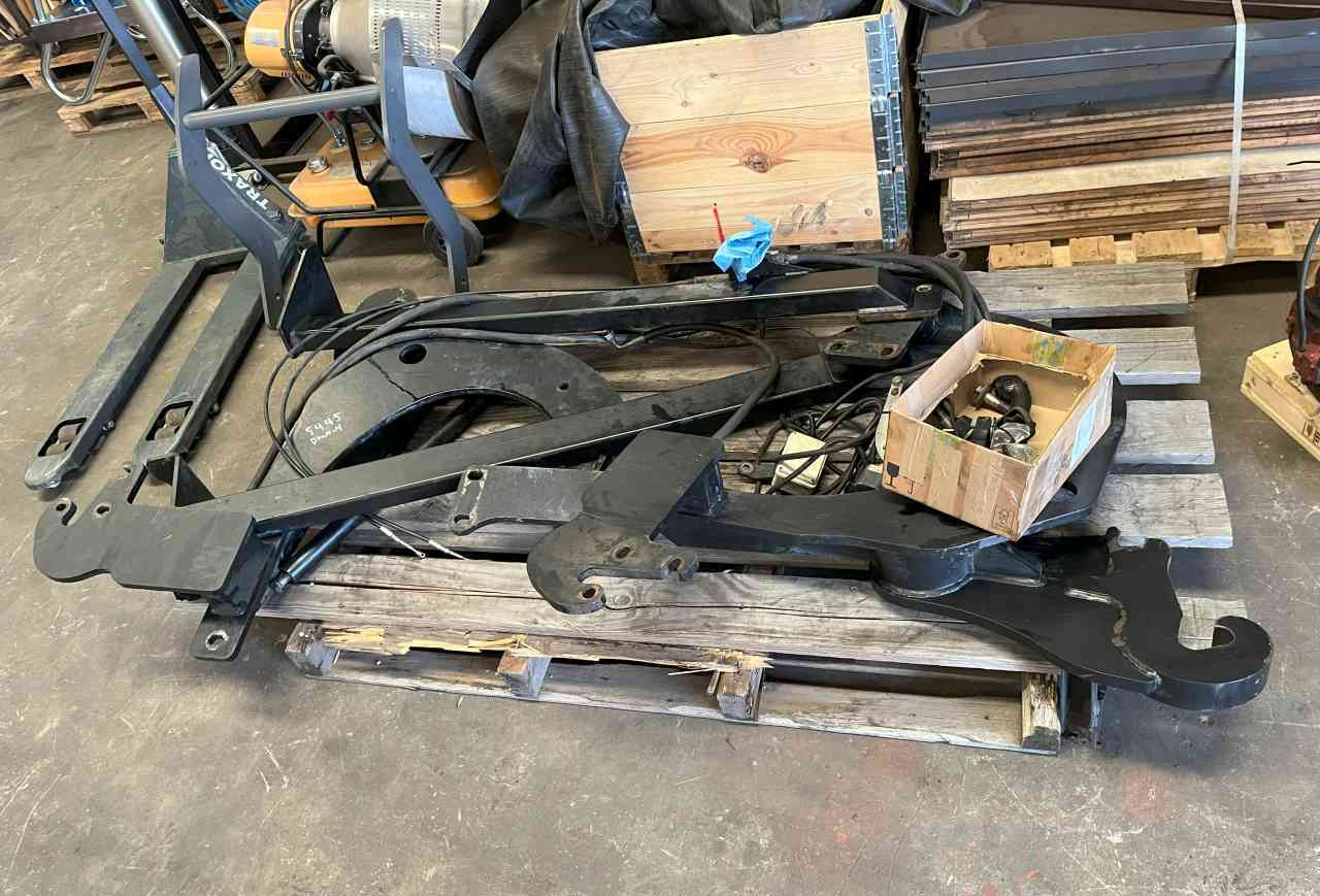 BMH Palas SC 370 Front-laders / Frontlader / Voorlader / Tractoren - Ładowacz czołowy do traktora: zdjęcie 5 BMH Palas SC 370 Front-laders / Frontlader / Voorlader / Tractoren - Ładowacz czołowy do traktora: zdjęcie 5