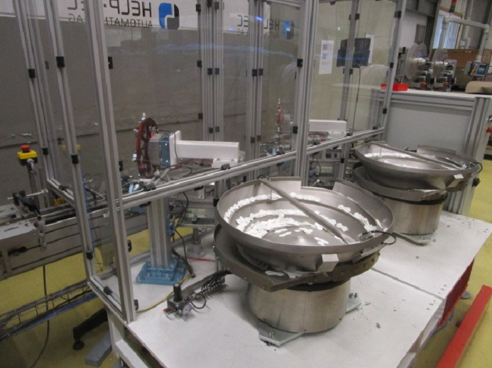 DECKEL ETIKETTIER ANLAGE SCHLEUTER GU 2 DO MIT 2xLÖFFELEINLEGESTATIONEN - Maszyna pakująca: zdjęcie 2 DECKEL ETIKETTIER ANLAGE SCHLEUTER GU 2 DO MIT 2xLÖFFELEINLEGESTATIONEN - Maszyna pakująca: zdjęcie 2