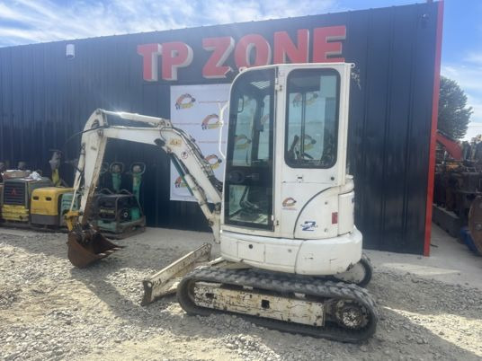 Komatsu PC26MR-3 cabine à 19500€ HT - Minikoparka: zdjęcie 4 Komatsu PC26MR-3 cabine à 19500€ HT - Minikoparka: zdjęcie 4