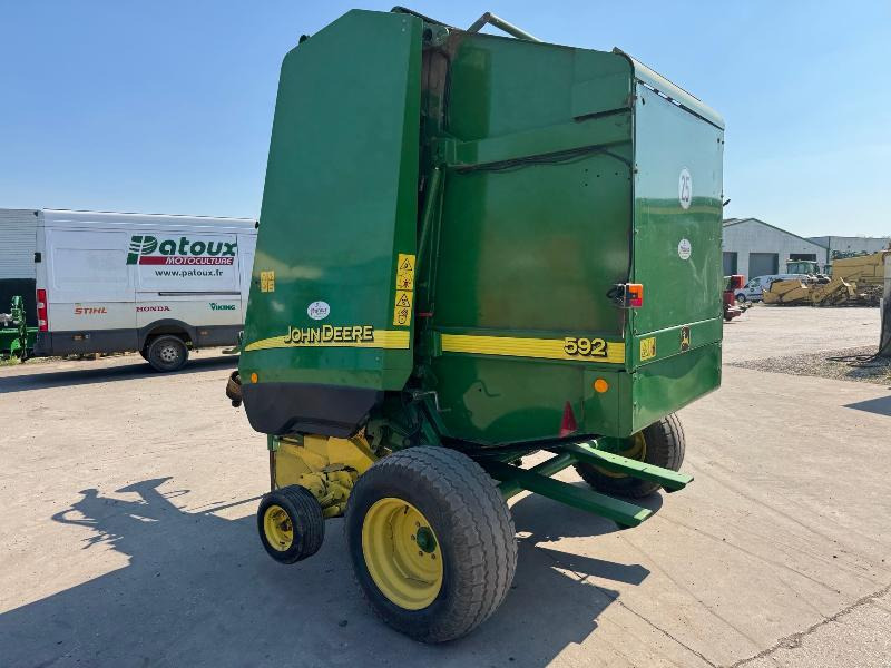 Prasa rolująca JOHN DEERE 592: zdjęcie 8 Prasa rolująca JOHN DEERE 592: zdjęcie 8