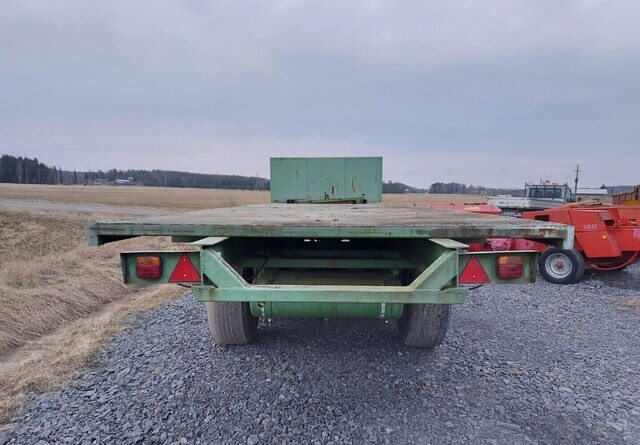 JALKALAVAKÄRRY - 3-akselinen ILMA-ALUSTAINEN KÄRRY MONEEN KÄYTTÖÖN - Przyczepa rolnicza platforma: zdjęcie 4 JALKALAVAKÄRRY - 3-akselinen ILMA-ALUSTAINEN KÄRRY MONEEN KÄYTTÖÖN - Przyczepa rolnicza platforma: zdjęcie 4