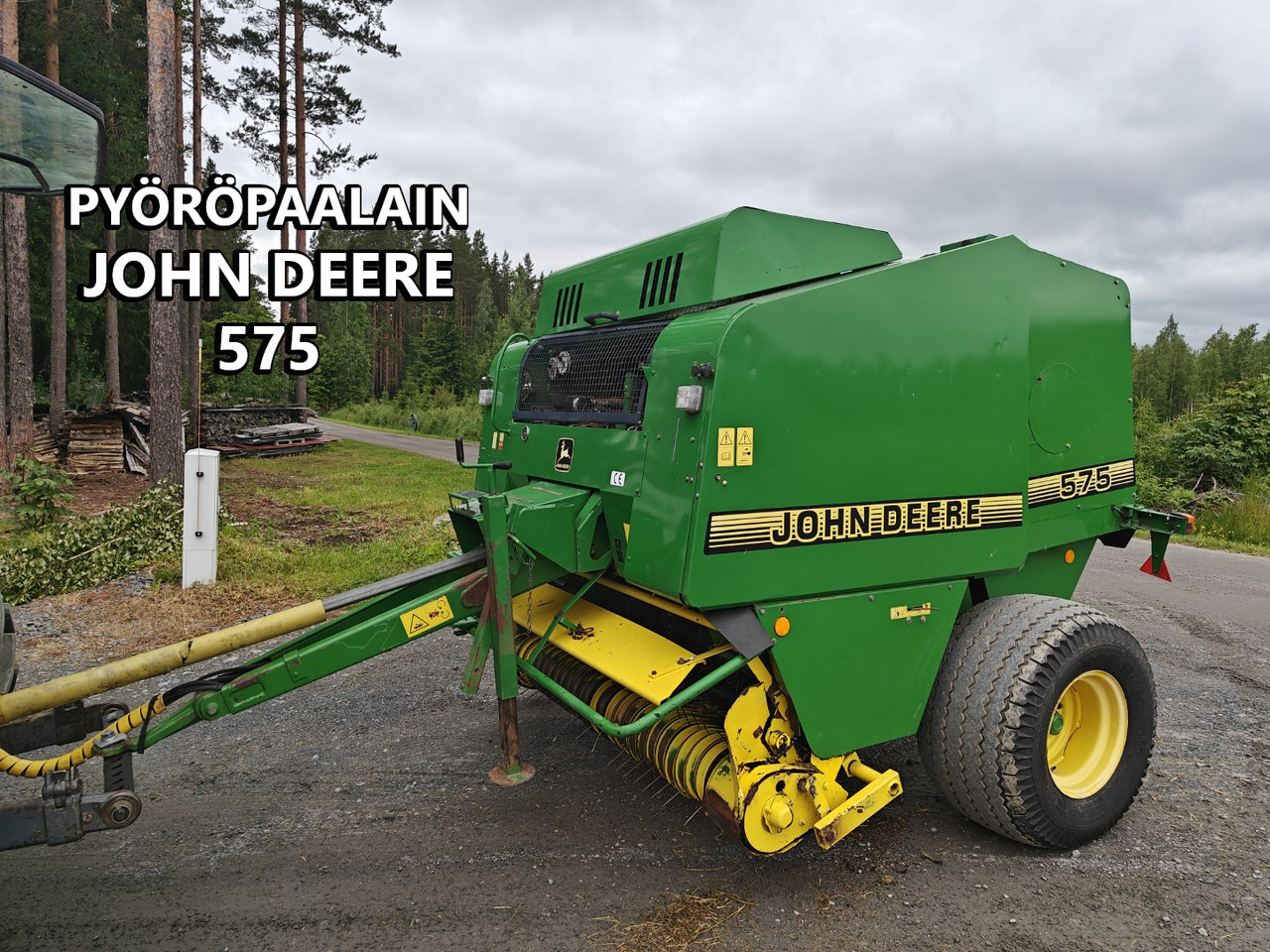 JOHN DEERE Pyöröpaalain 575 - Prasa rolująca: zdjęcie 1 JOHN DEERE Pyöröpaalain 575 - Prasa rolująca: zdjęcie 1