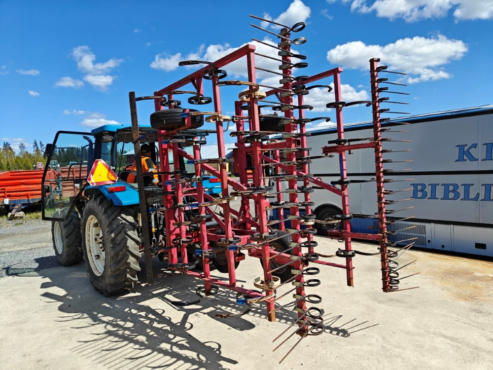 VM 450 cm, hydraulisesti taittuva, etulana ja jälkihara, katso video! - Brona chwastownik: zdjęcie 2 VM 450 cm, hydraulisesti taittuva, etulana ja jälkihara, katso video! - Brona chwastownik: zdjęcie 2