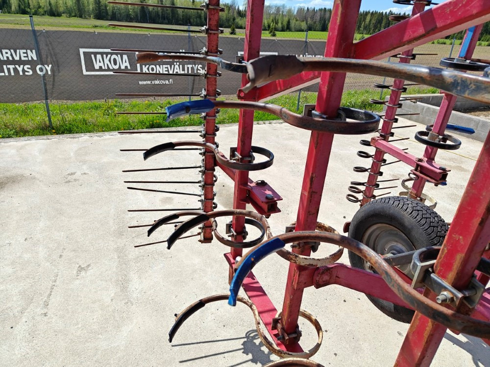 VM 450 cm, hydraulisesti taittuva, etulana ja jälkihara, katso video! - Brona chwastownik: zdjęcie 5 VM 450 cm, hydraulisesti taittuva, etulana ja jälkihara, katso video! - Brona chwastownik: zdjęcie 5