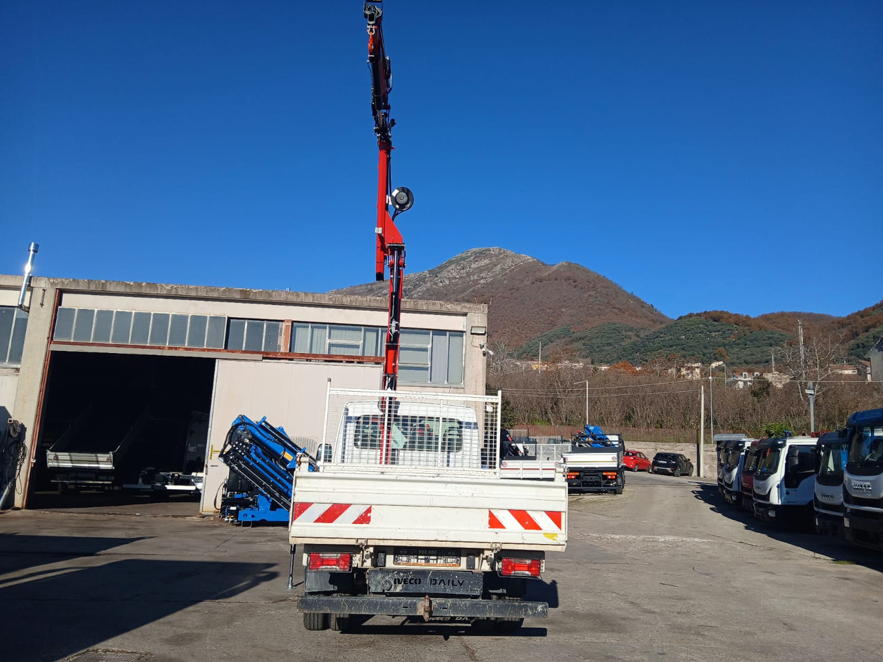 IVECO DAILY 35-120 - Samochod ciężarowy z HDS: zdjęcie 3 IVECO DAILY 35-120 - Samochod ciężarowy z HDS: zdjęcie 3